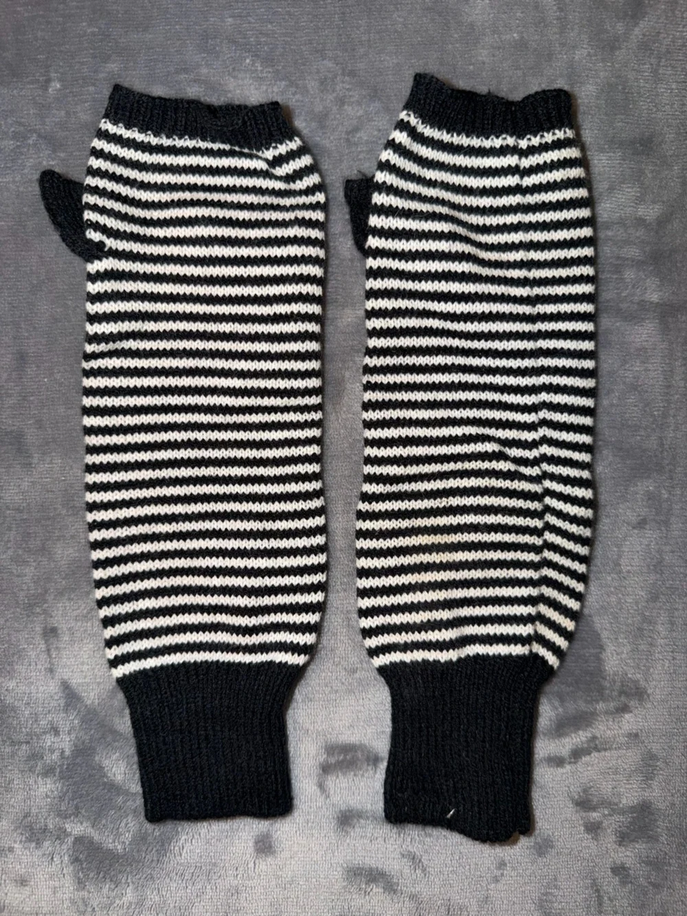 🖤🤍 Striped Knit Arm Cuffs/ Fingerless Gloves